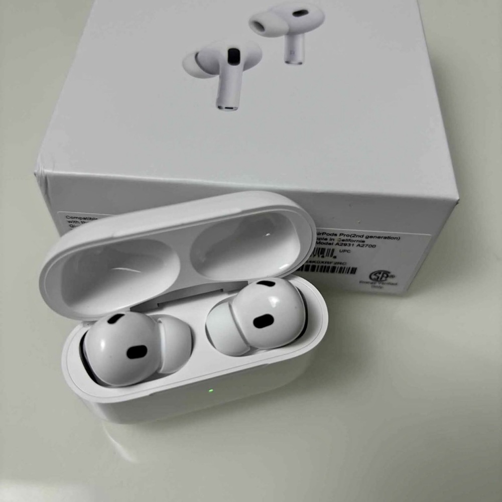 Apple AirPods Pro with Charging Case